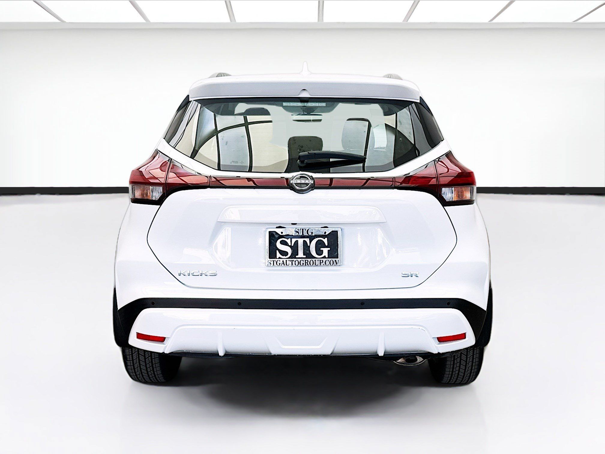 Used 2023 Nissan Kicks SR w/ Interior Electronics Package FWD image 5