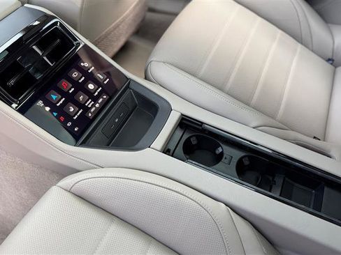 Used 2025 Porsche Panamera 4 image 21