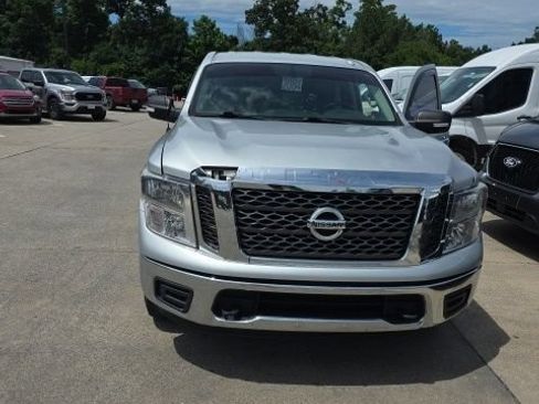 Used 2018 Nissan Titan SV AWD/4WD image 2