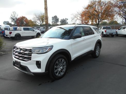 New 2026 Ford Explorer Active w/ Active Comfort Package image 24