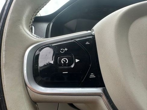 Used 2018 Volvo XC90 T5 Momentum w/ Convenience Package AWD/4WD image 22