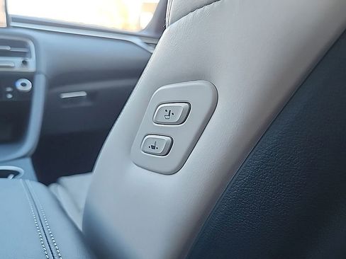 Used 2024 Genesis G70 3.3T Advanced w/ Sport Prestige Package image 23