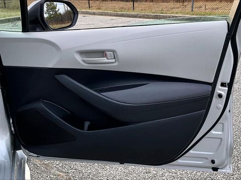 Used 2022 Toyota Corolla LE image 22