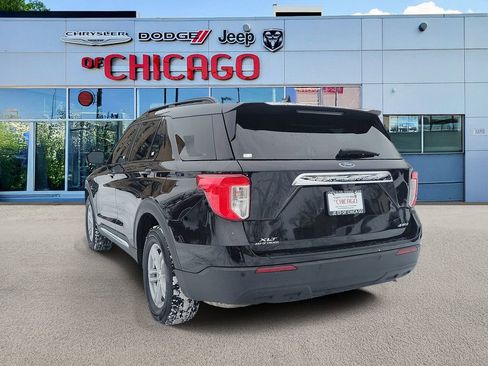 Used 2023 Ford Explorer XLT AWD/4WD image 3