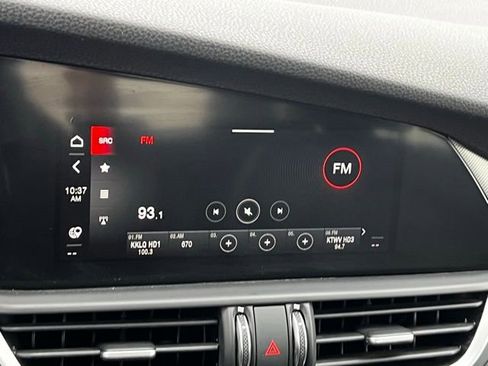 Used 2022 Alfa Romeo Giulia Veloce image 25