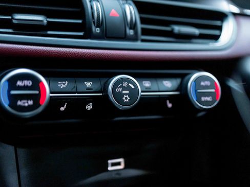 Used 2017 Alfa Romeo Giulia Quadrifoglio image 74