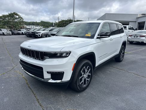 Used 2025 Jeep Grand Cherokee L Limited AWD/4WD image 5