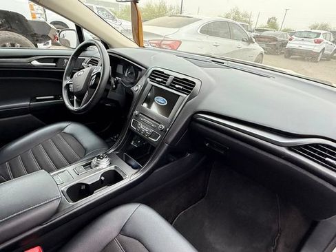 Used 2018 Ford Fusion SE w/ Equipment Group 201A FWD image 8