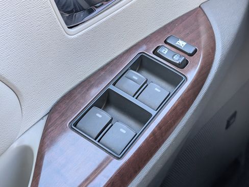 Used 2011 Toyota Sienna XLE image 24