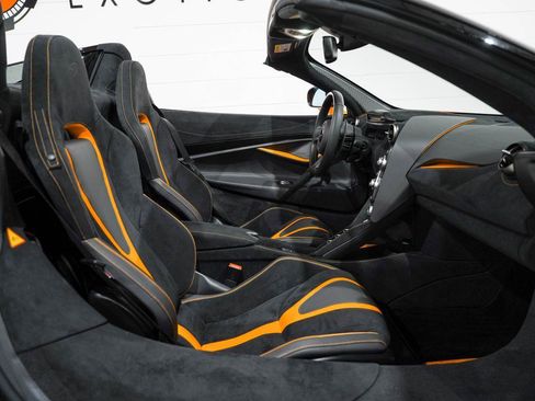 Used 2022 McLaren 720S Performance image 17