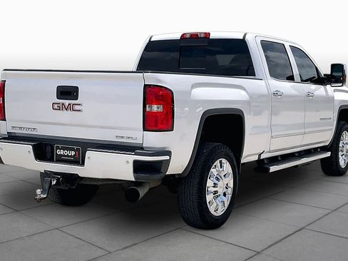 Used 2019 GMC Sierra 2500 Denali w/ Duramax Plus Package AWD/4WD image 12