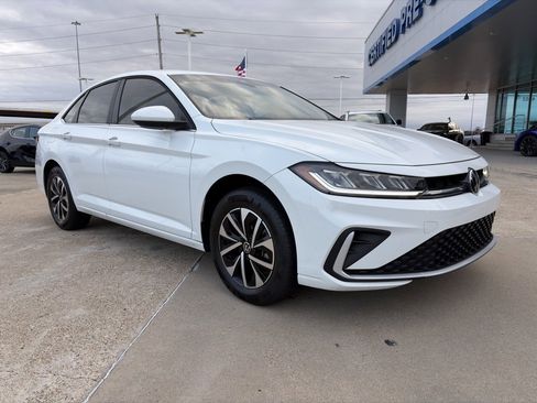 Used 2025 Volkswagen Jetta S image 3