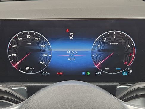 Used 2025 Mercedes-Benz GLB 250 image 17