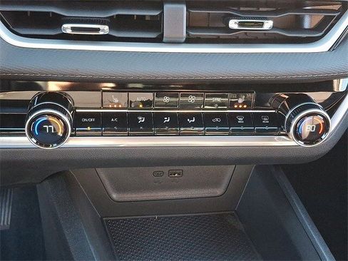 New 2026 Chevrolet Equinox LT w/ Convenience Package II image 13