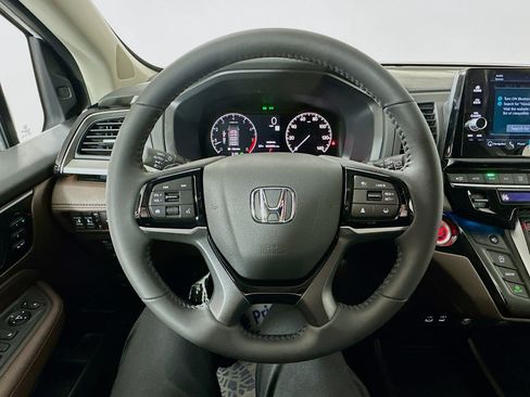 New 2026 Honda Odyssey Touring image 11