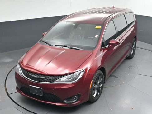 Used 2018 Chrysler Pacifica Touring Plus w/ S Appearance Package image 30