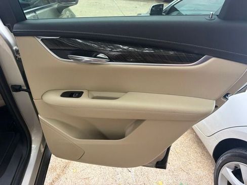 Used 2017 Cadillac XT5 FWD image 23