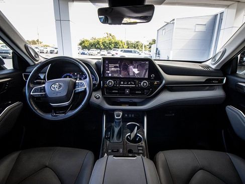 Used 2023 Toyota Highlander Limited image 27