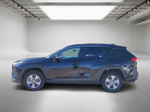 Used 2025 Toyota RAV4 XLE AWD/4WD image 2