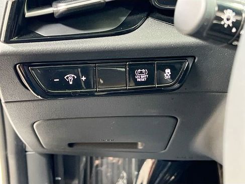Certified 2023 Kia Niro EX FWD image 10