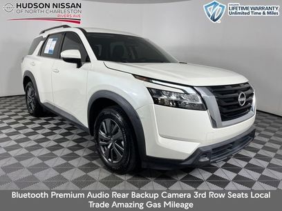Used 2022 Nissan Pathfinder SV w/ SV Premium Package