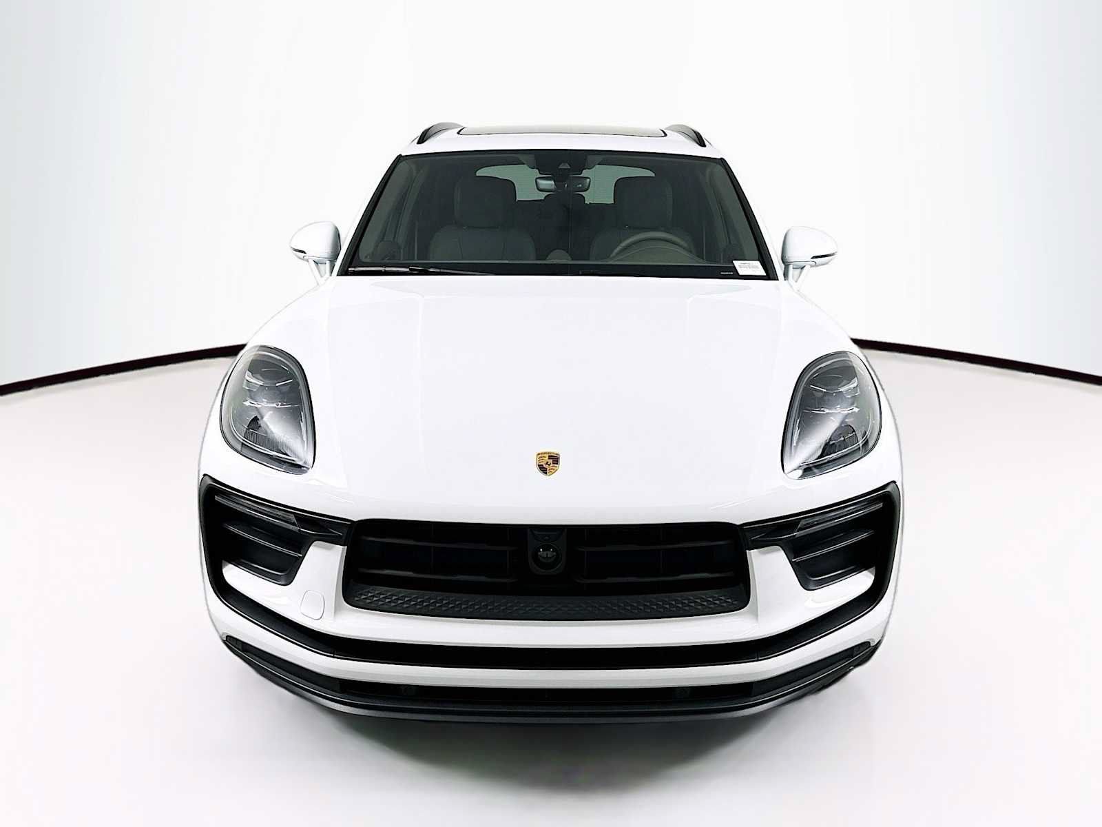Used 2026 Porsche Macan AWD/4WD image 6