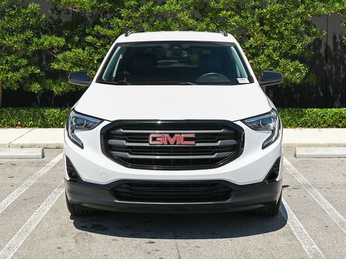 Used 2020 GMC Terrain SLT w/ Preferred Package FWD image 2