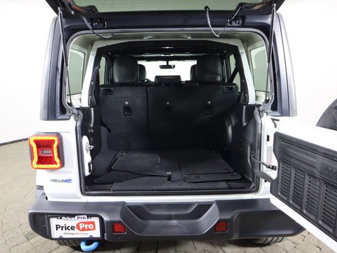 Used 2022 Jeep Wrangler Unlimited Sahara w/ Safety Group AWD/4WD image 8
