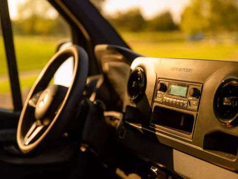 Used 2019 Mercedes-Benz Sprinter 2500 image 19