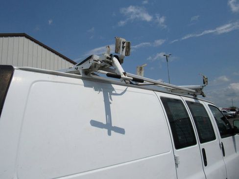 Used 2016 Chevrolet Express 2500 RWD image 24