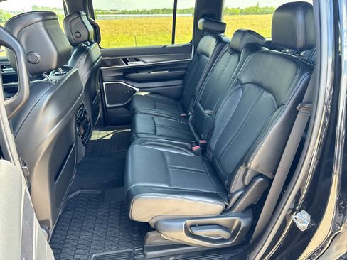 Used 2024 Jeep Wagoneer Series II w/ Flexible Seating Group RWD image 23