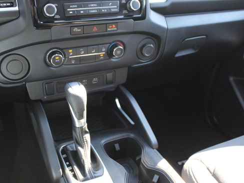 Used 2024 Nissan Frontier SV image 18