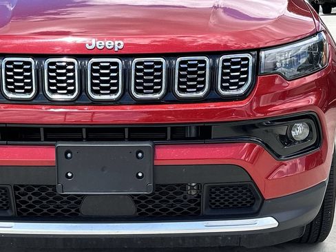 Used 2025 Jeep Compass Limited AWD/4WD image 10