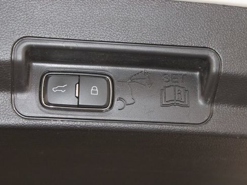 Used 2021 Ford Explorer Limited w/ Equipment Group 301A RWD image 16