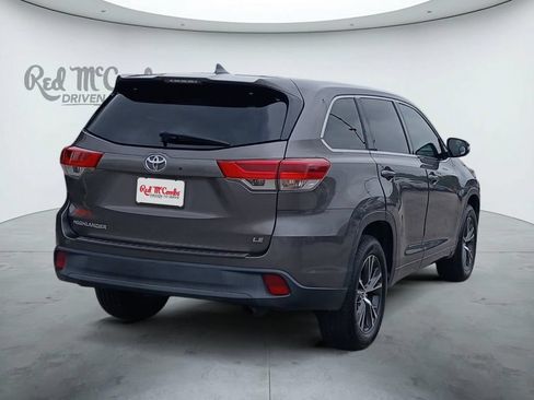 Used 2017 Toyota Highlander Plus FWD image 5