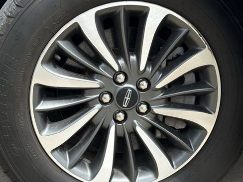 Used 2021 Lincoln Nautilus Reserve AWD/4WD image 8