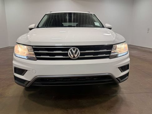 Used 2018 Volkswagen Tiguan SE w/ Panoramic Sunroof Package AWD/4WD image 40