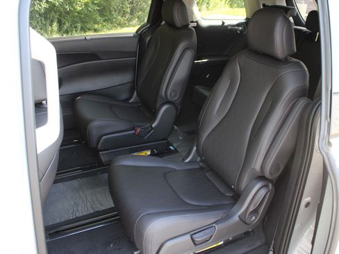 New 2027 Kia Carnival SX w/ Dark Edition Package FWD image 18