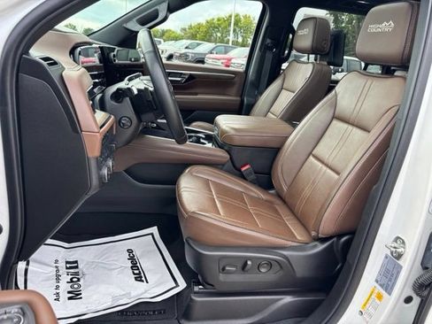 Certified 2025 Chevrolet Suburban High Country AWD/4WD image 17