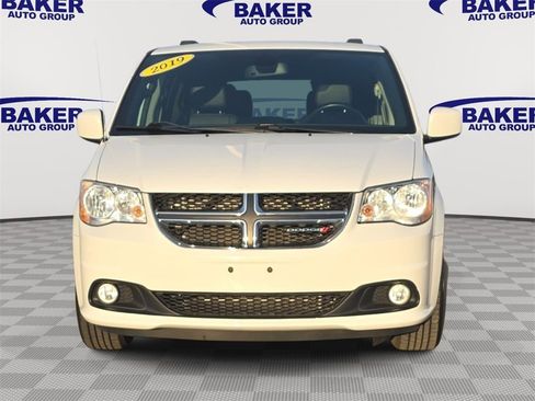 Used 2019 Dodge Grand Caravan SXT image 2
