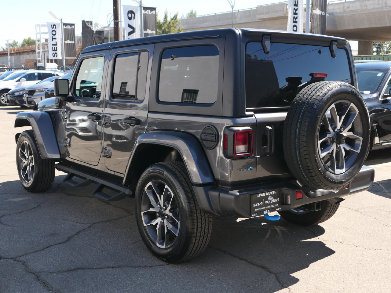 Used 2024 Jeep Wrangler Unlimited AWD/4WD image 5