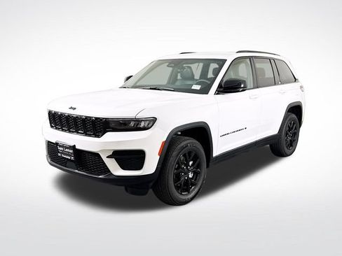 New 2025 Jeep Grand Cherokee Altitude AWD/4WD image 3