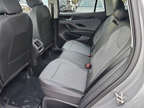 New 2025 Volkswagen Tiguan SE image 20