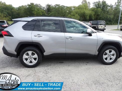 Used 2021 Toyota RAV4 XLE image 7