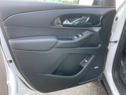 Used 2023 Chevrolet Traverse RS w/ LPO, Floor Liner Package image 9
