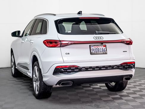 Certified 2025 Audi Q5 Premium Plus w/ Premium Plus image 2