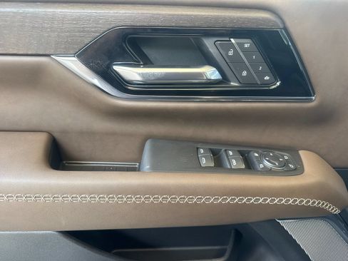 New 2026 GMC Yukon Denali Ultimate w/ LPO, Floor Liner Package AWD/4WD image 11