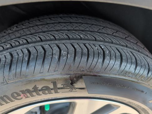 Used 2023 Buick Envision Essence image 11