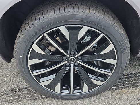 New 2026 Volvo XC90 B6 Plus w/ Protection Package Premier image 19