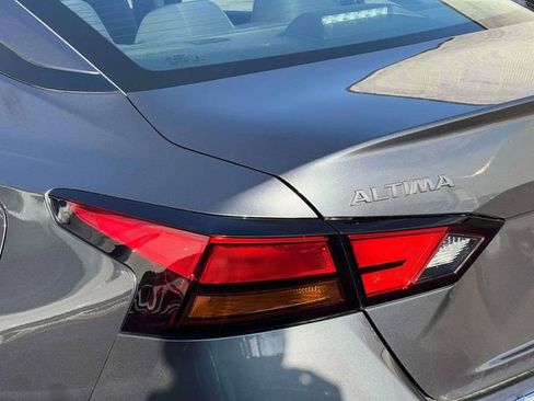 Used 2023 Nissan Altima 2.5 SV w/ SV Premium Package image 9